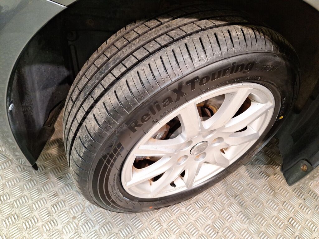 Toyota Avensis 2012 Vihreä