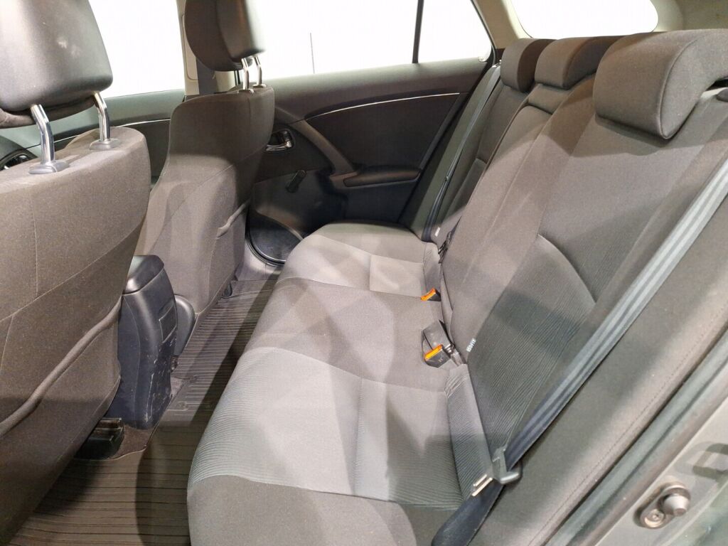 Toyota Avensis 2012 Vihreä