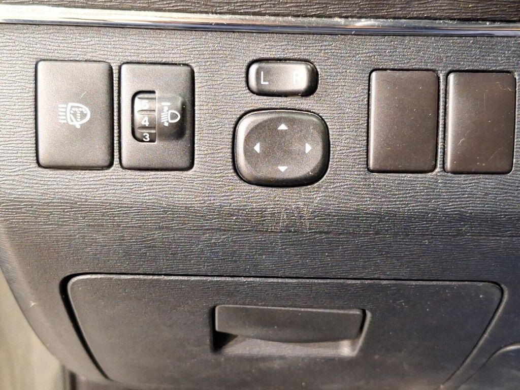 Toyota Avensis 2012 Vihreä