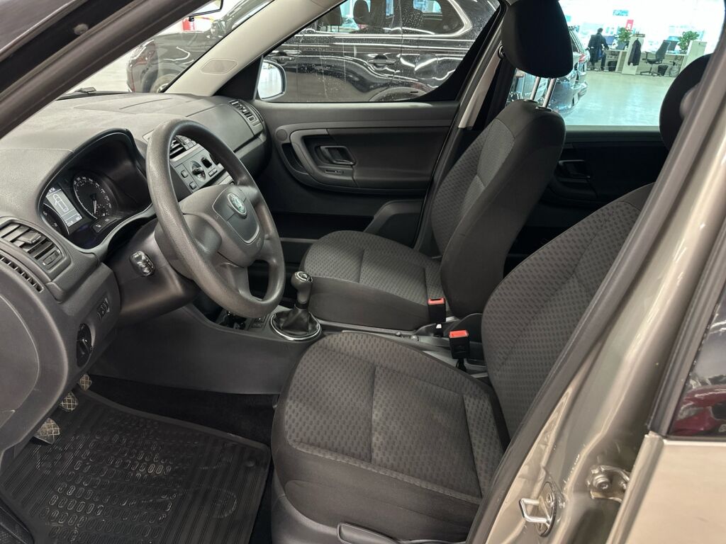 Skoda Roomster 2012 Ruskea (beige)