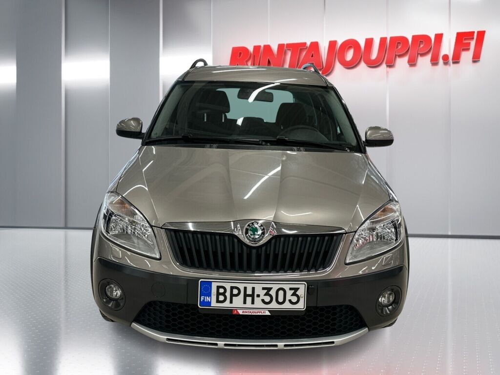 Skoda Roomster 2012 Ruskea (beige)