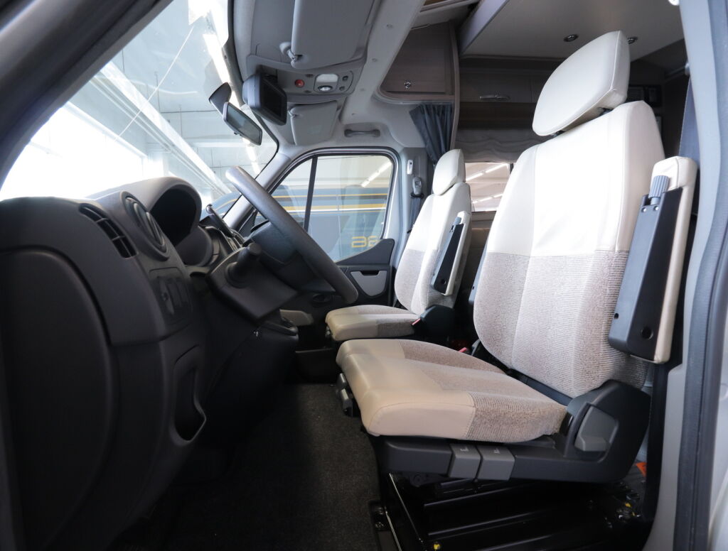 Adria MATRIX SUPREME M 687 SL 2012 Valkoinen