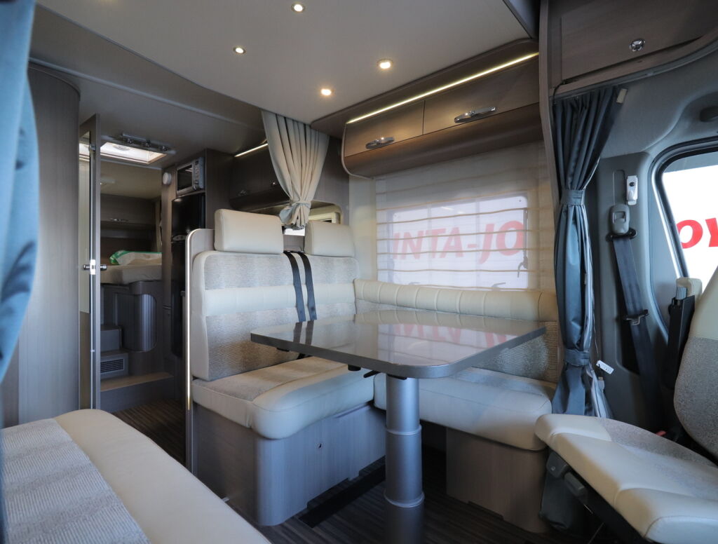 Adria MATRIX SUPREME M 687 SL 2012 Valkoinen