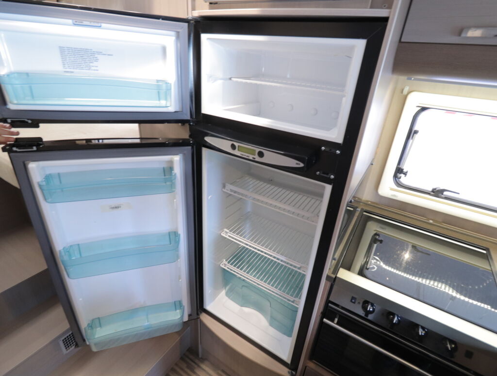 Adria MATRIX SUPREME M 687 SL 2012 Valkoinen