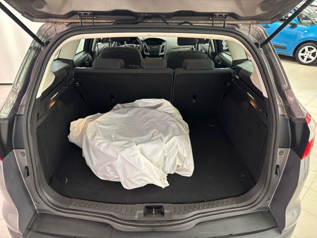 Ford Focus 2012 Ruskea (beige)