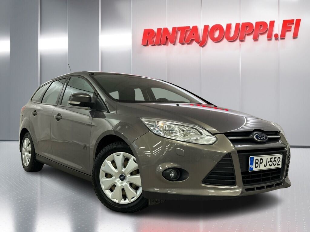 Ford Focus 2012 Ruskea (beige)