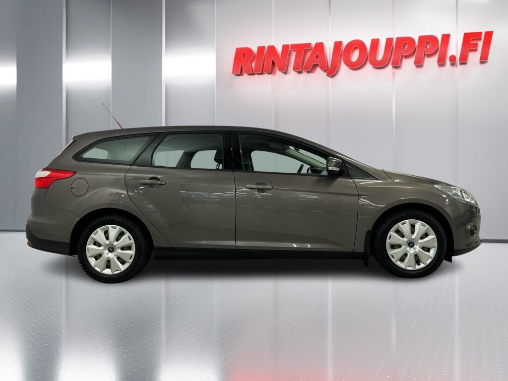 Ford Focus 2012 Ruskea (beige)