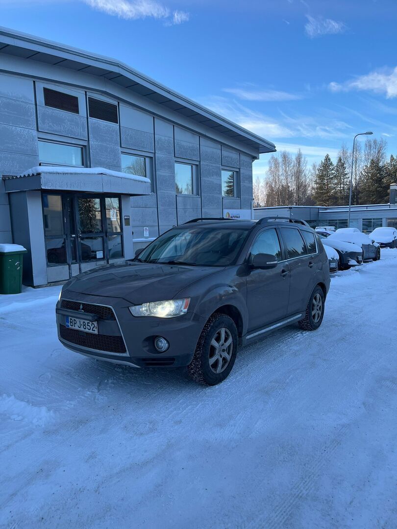 Mitsubishi Outlander 2011 Ruskea (beige)