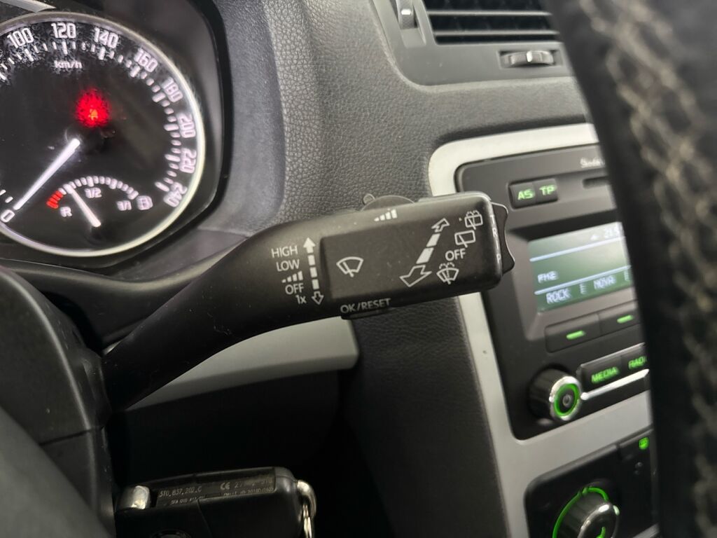 Skoda Octavia 2011 Valkoinen