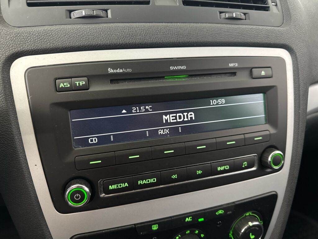 Skoda Octavia 2011 Valkoinen