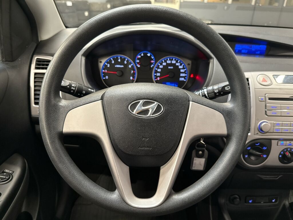 Hyundai i20 2011 Punainen