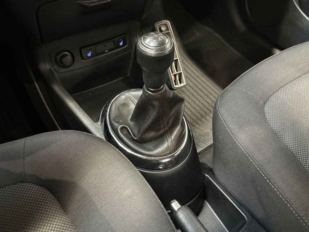 Hyundai i20 2011 Punainen