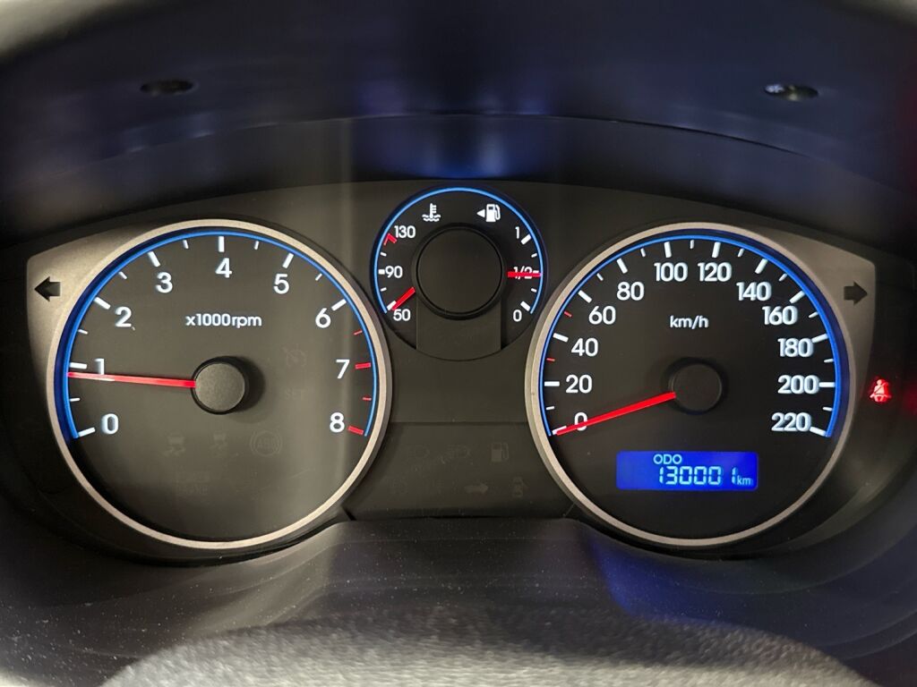 Hyundai i20 2011 Punainen