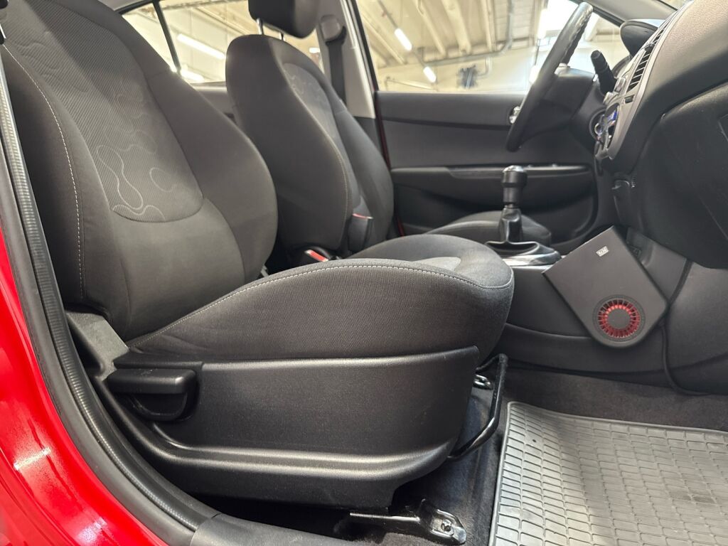 Hyundai i20 2011 Punainen