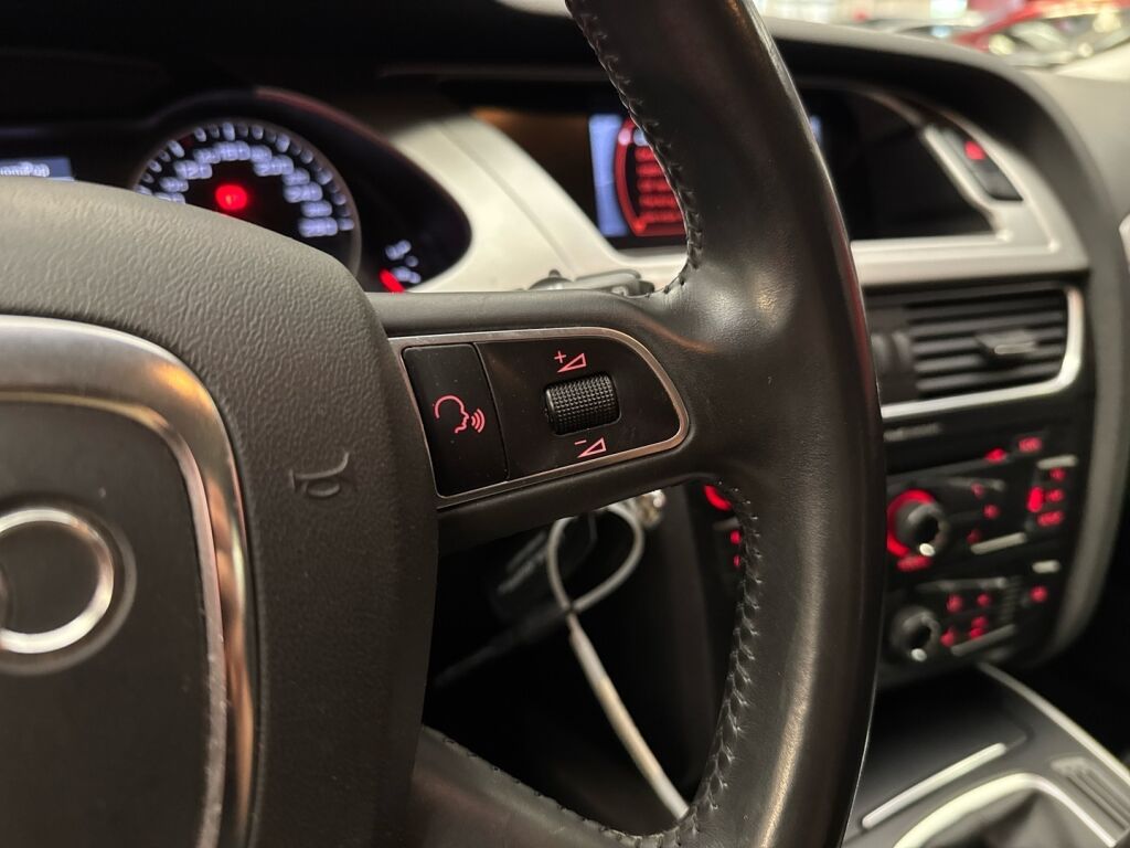 Audi A4 2011 Musta