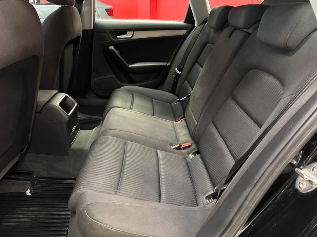 Audi A4 2011 Musta