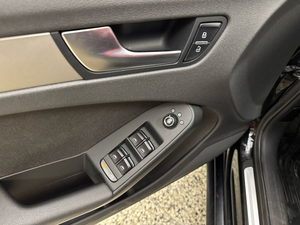 Audi A4 2011 Musta