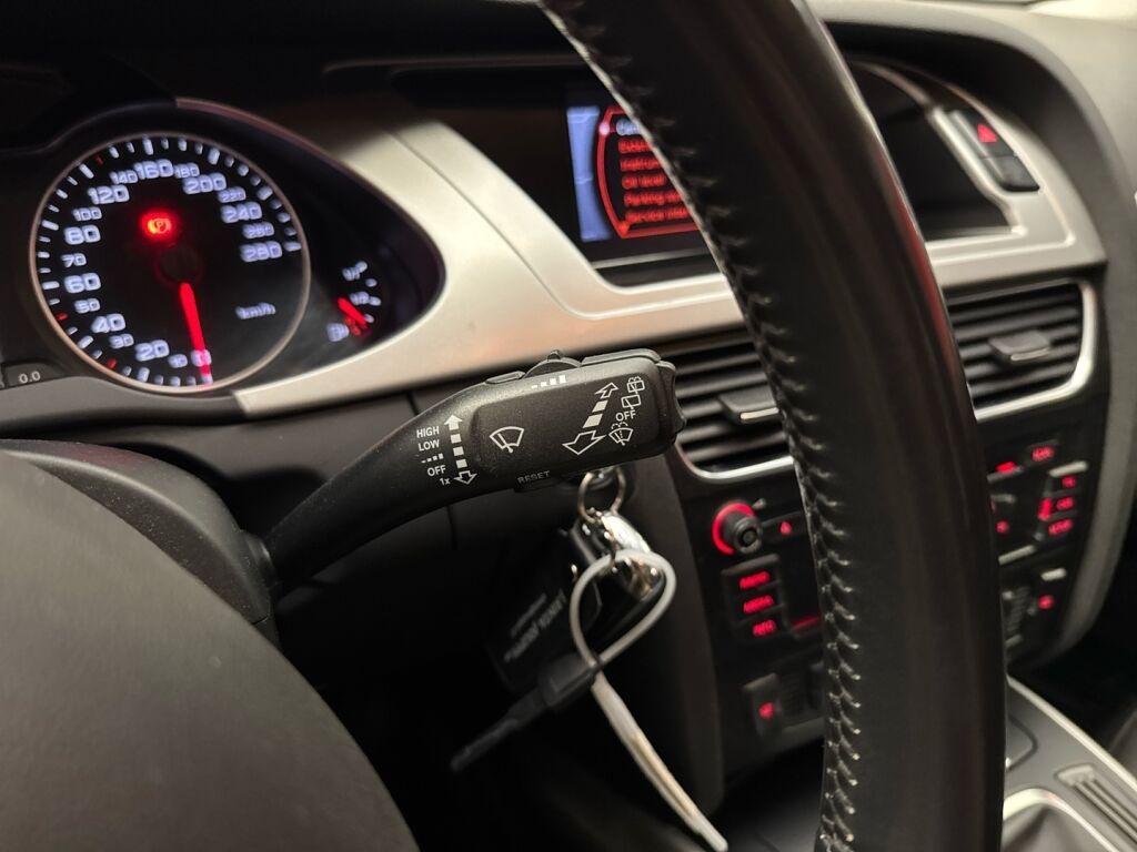 Audi A4 2011 Musta
