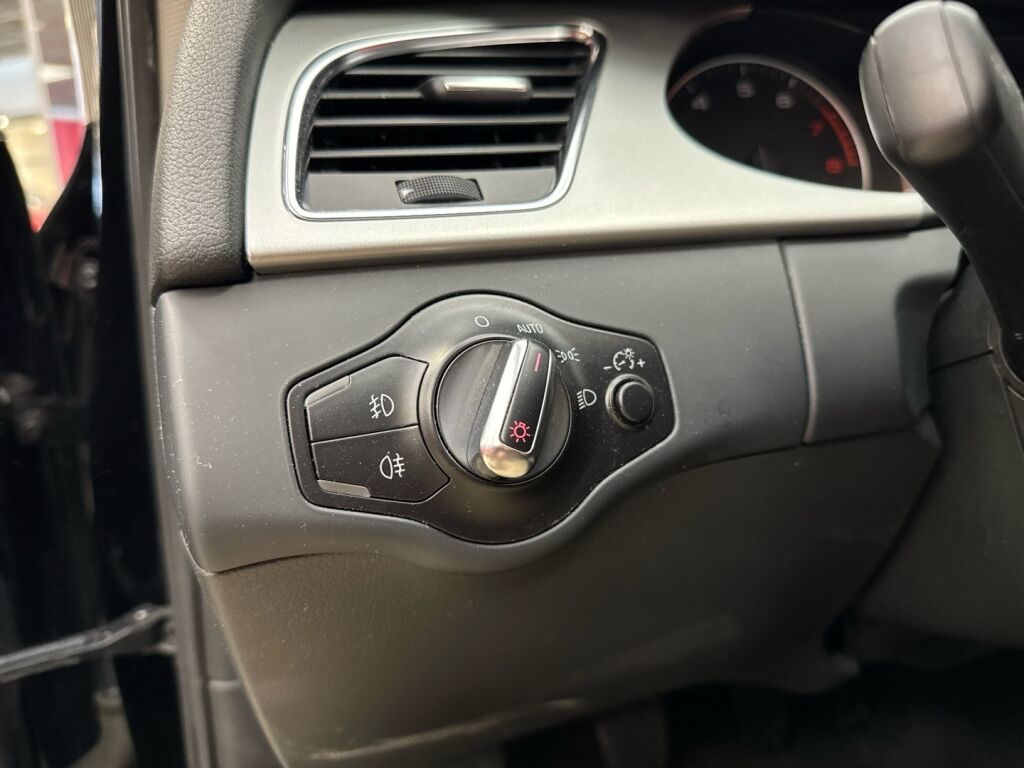 Audi A4 2011 Musta
