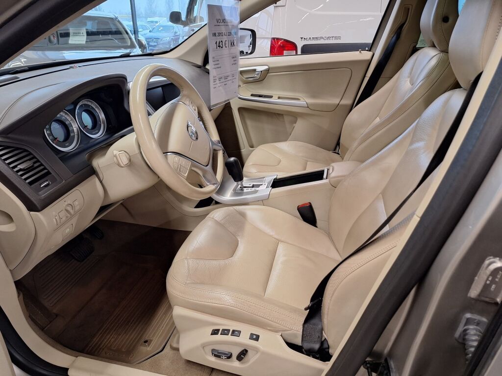 Volvo XC60 2012 Ruskea (beige)