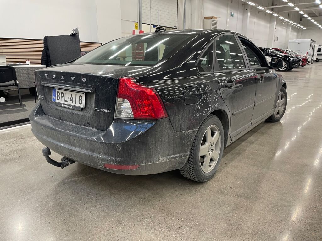 Volvo S40 2011 Musta