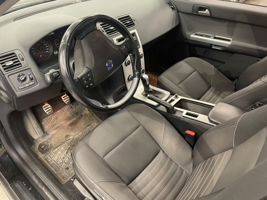Volvo S40 2011 Musta