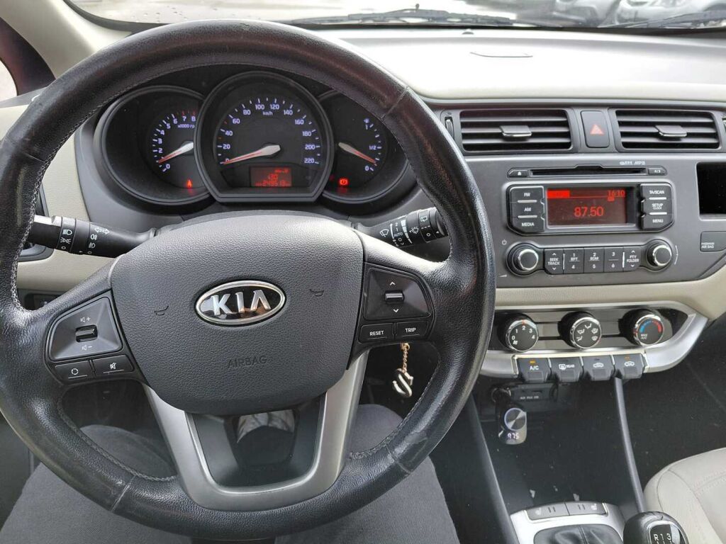 Kia Rio 2012 Punainen