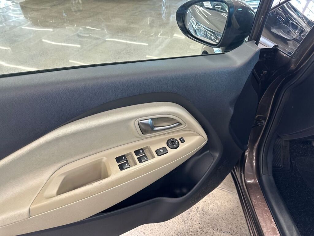 Kia Rio 2011 Ruskea (beige)