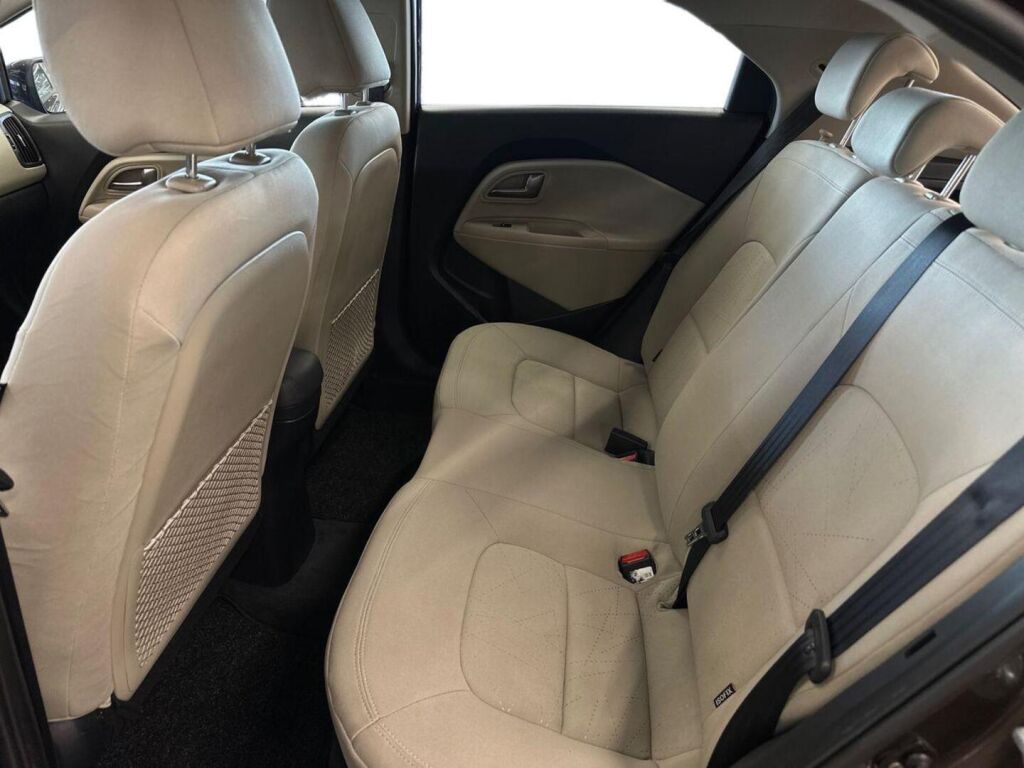 Kia Rio 2011 Ruskea (beige)