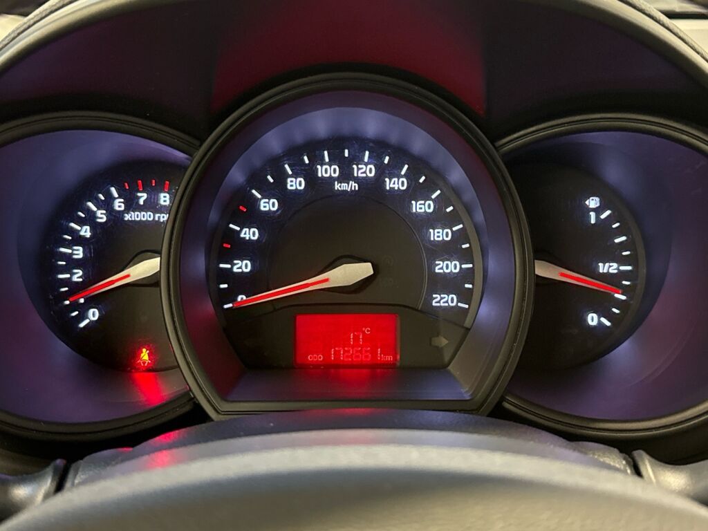Kia Rio 2012 Valkoinen