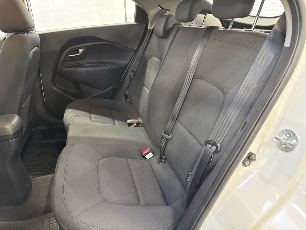 Kia Rio 2012 Valkoinen