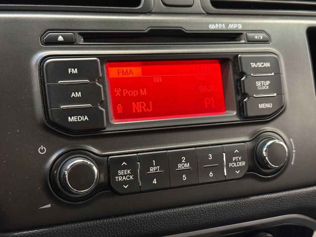 Kia Rio 2012 Valkoinen