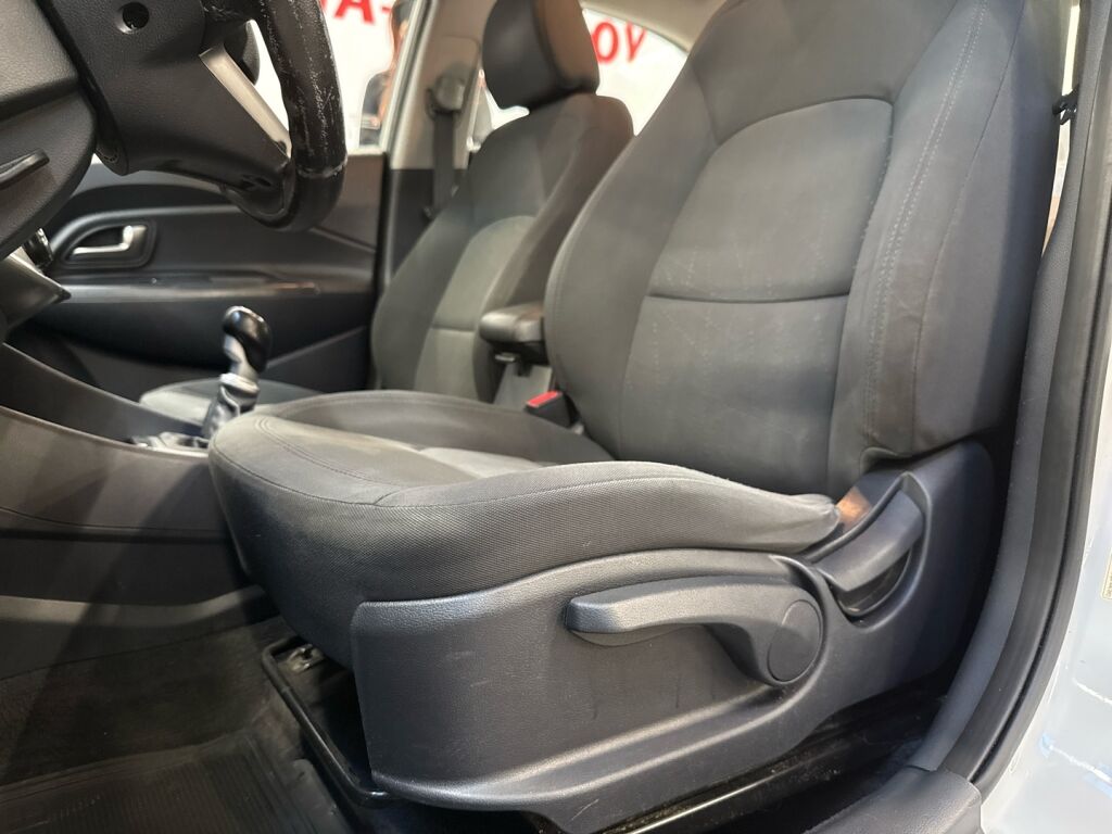 Kia Rio 2012 Valkoinen