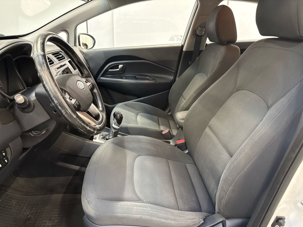 Kia Rio 2012 Valkoinen
