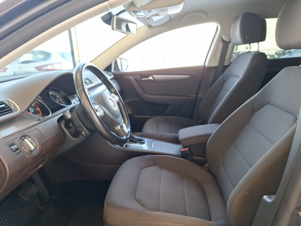 Volkswagen Passat 2011 Ruskea (beige)