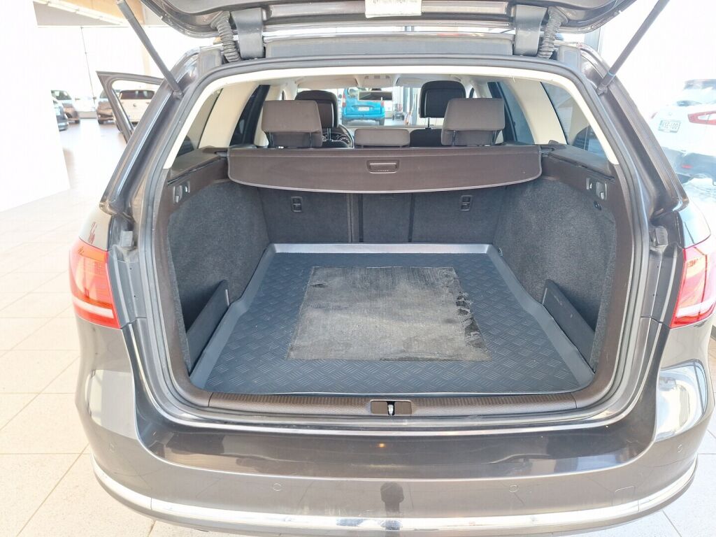 Volkswagen Passat 2011 Ruskea (beige)