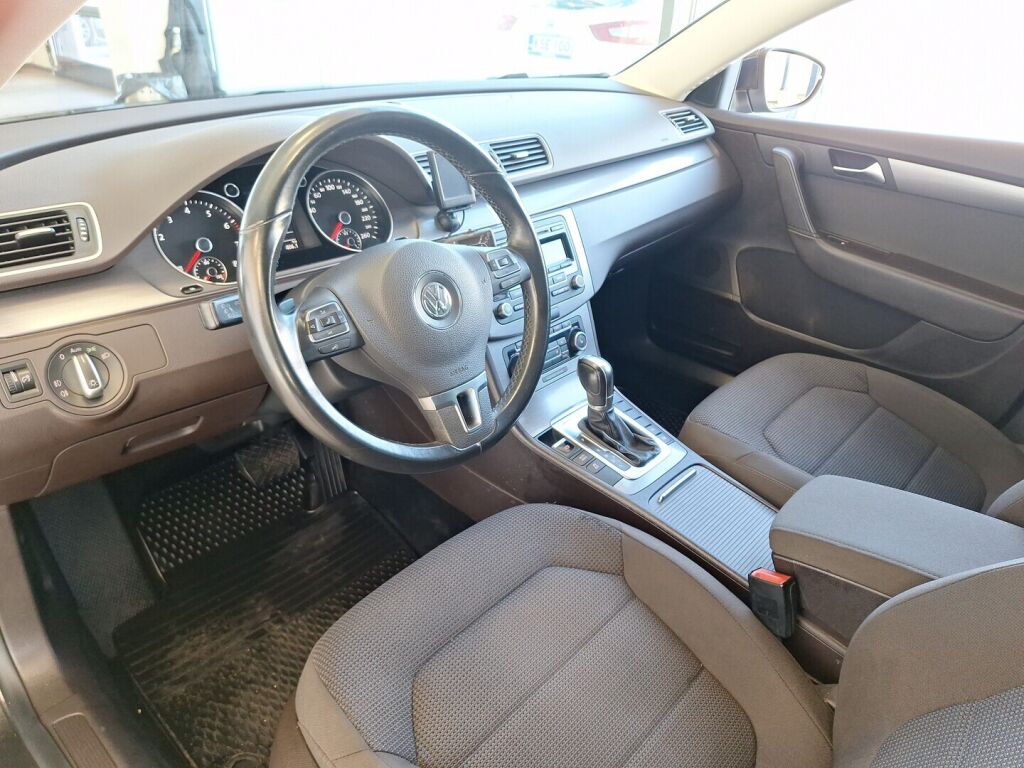 Volkswagen Passat 2011 Ruskea (beige)
