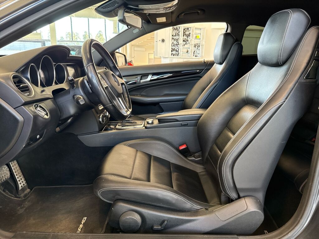Mercedes-Benz C 2011 Musta