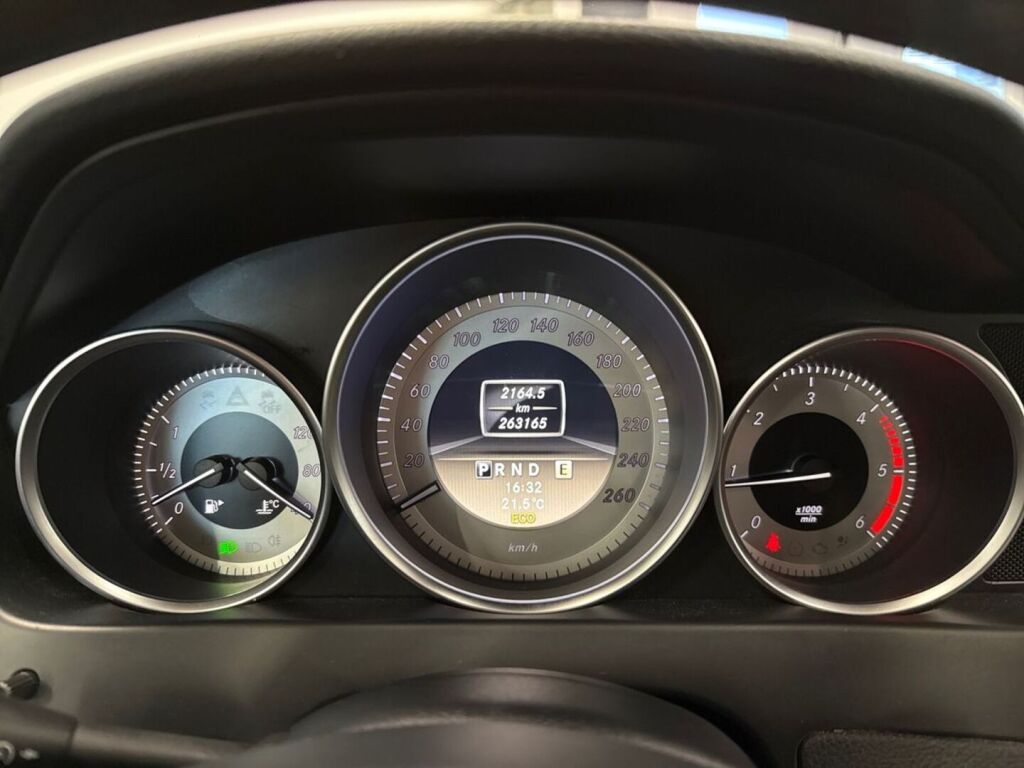 Mercedes-Benz C 2011 Musta