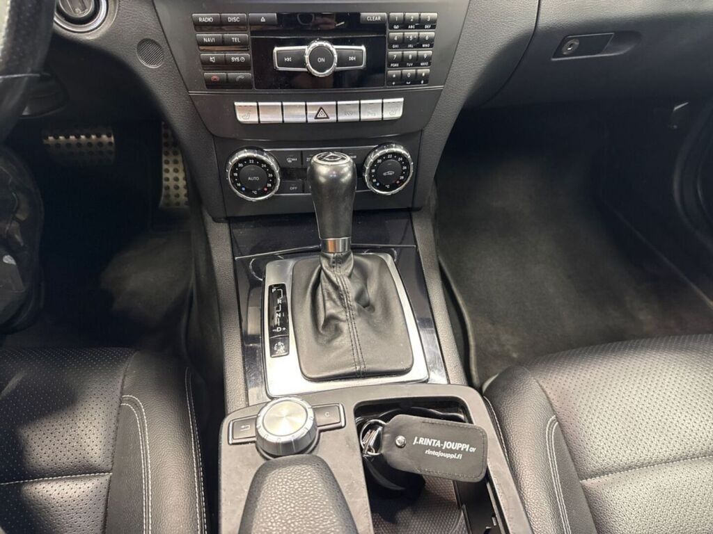 Mercedes-Benz C 2011 Musta