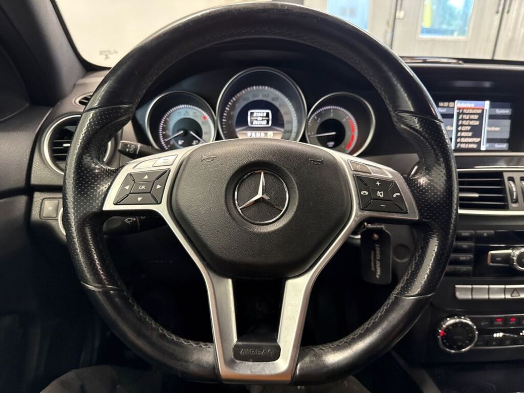 Mercedes-Benz C 2011 Musta
