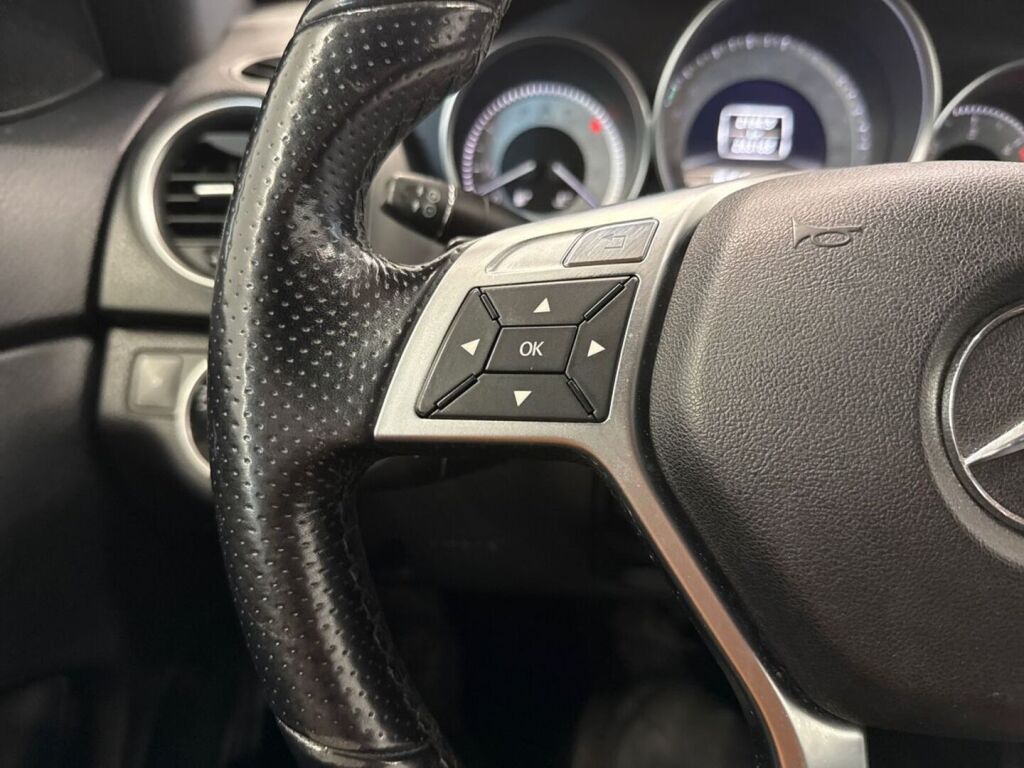 Mercedes-Benz C 2011 Musta