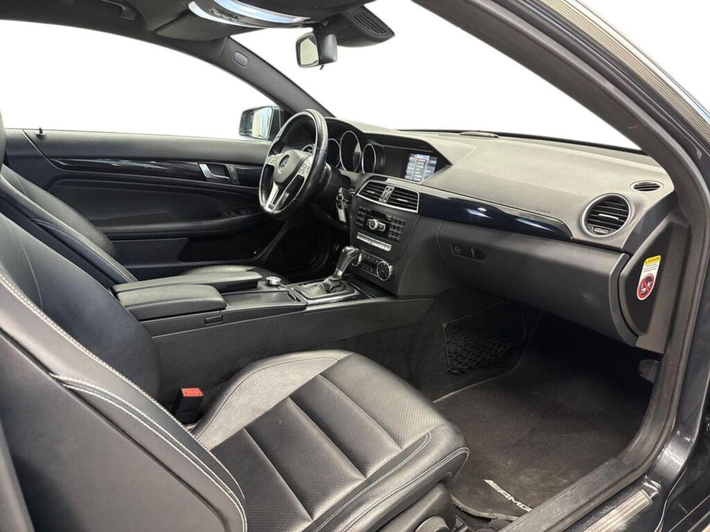 Mercedes-Benz C 2011 Musta
