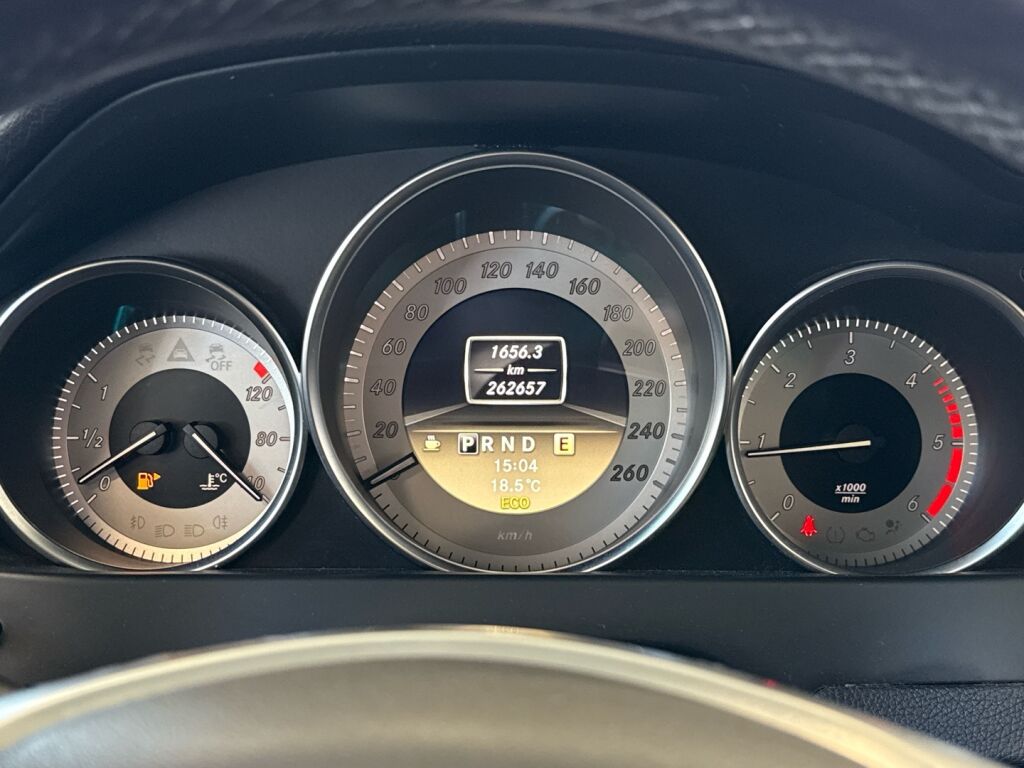 Mercedes-Benz C 2011 Musta