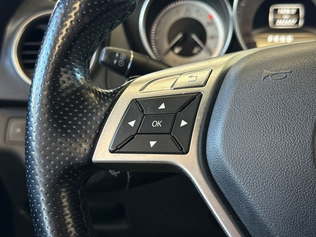 Mercedes-Benz C 2011 Musta