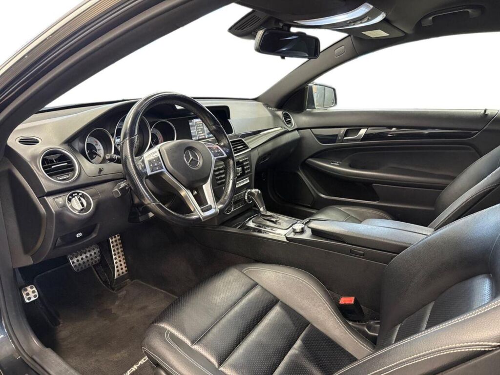 Mercedes-Benz C 2011 Musta