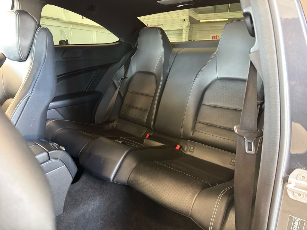 Mercedes-Benz C 2011 Musta