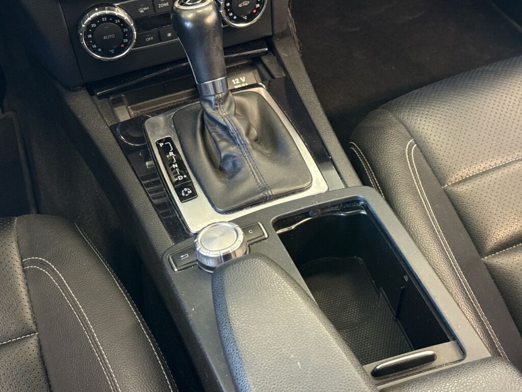 Mercedes-Benz C 2011 Musta