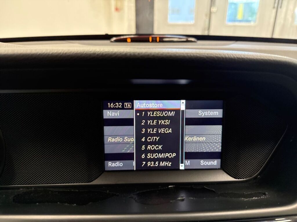 Mercedes-Benz C 2011 Musta