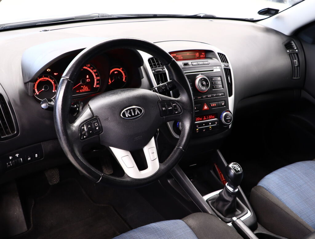 Kia Ceed 2012 Hopea